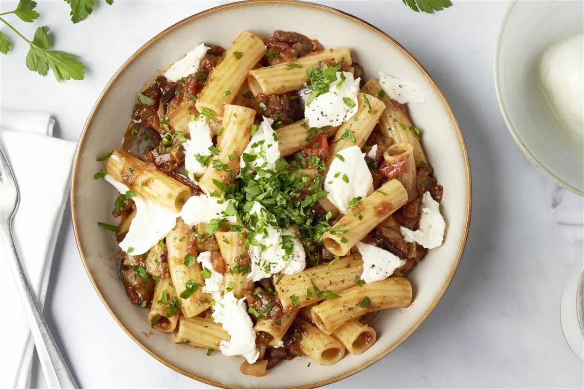 Recipe of Tortiglioni met aubergine en mozzarella by Trixie Tang