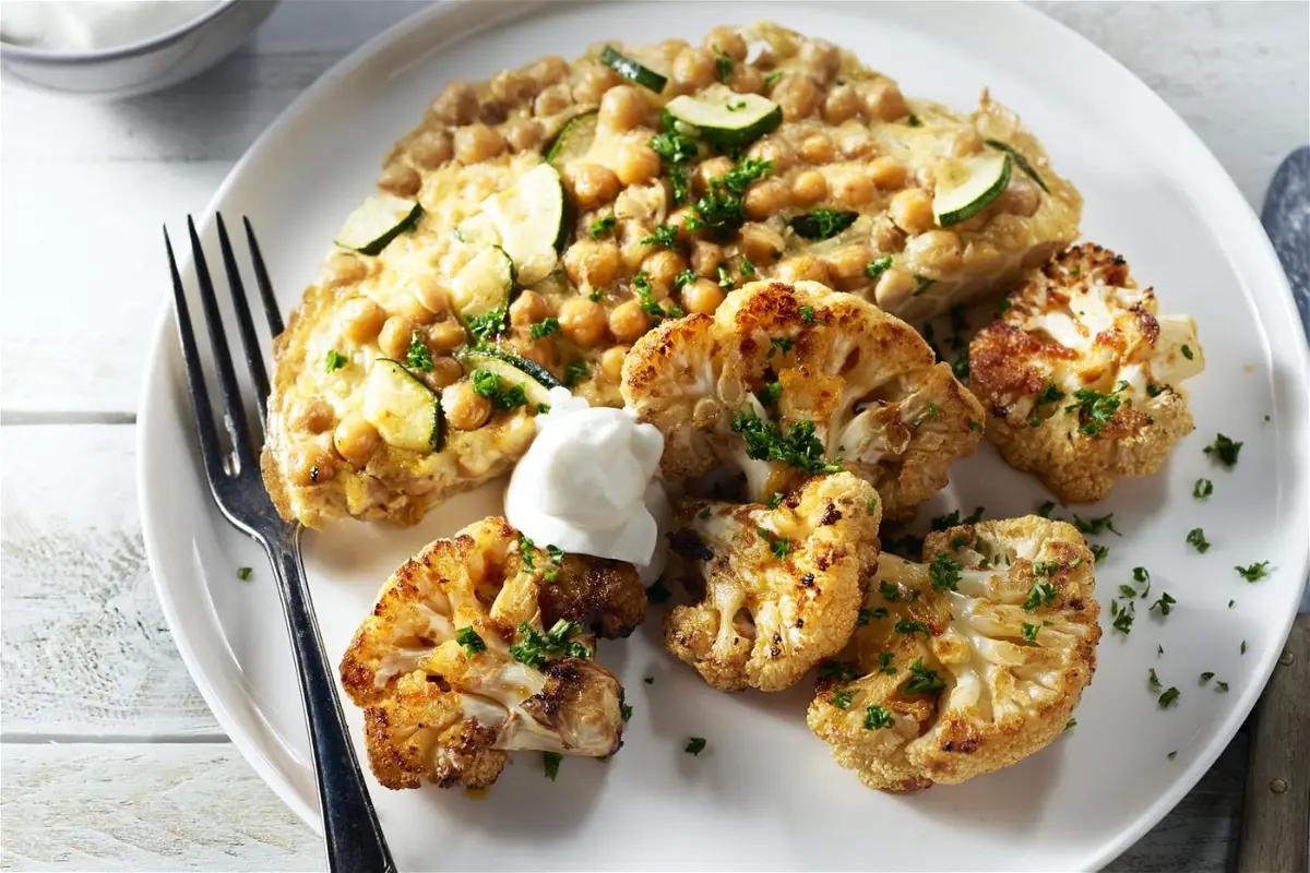 Recipe of Bloemkoolsteaks met kikkererwtenomelet by Trixie Tang