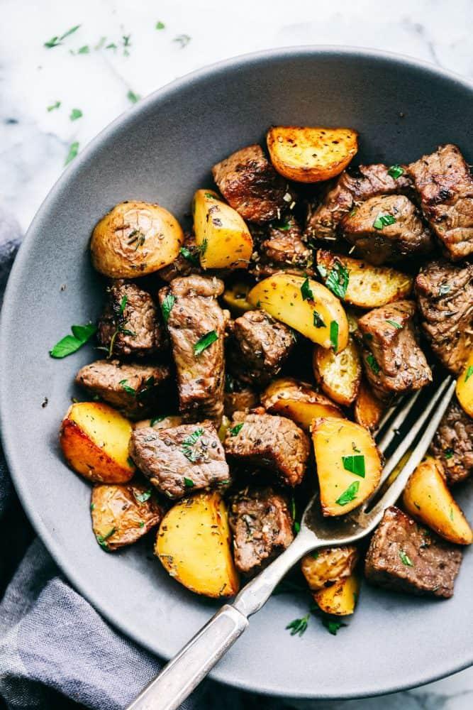 Recipe of Garlic Butter Herb Steak Bites by zhi24