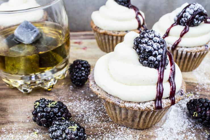 Recipe of Blackberry Bourbon Cupcakes by zhi24